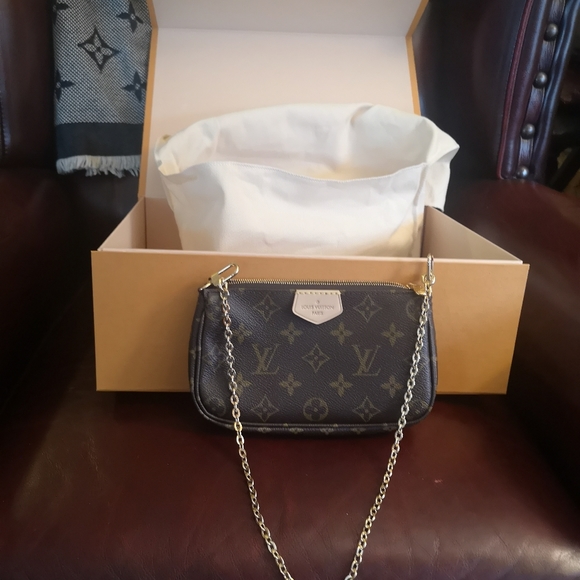 Authentic Louis Vuitton Multi Pochette Accessories - Picture 7 of 16